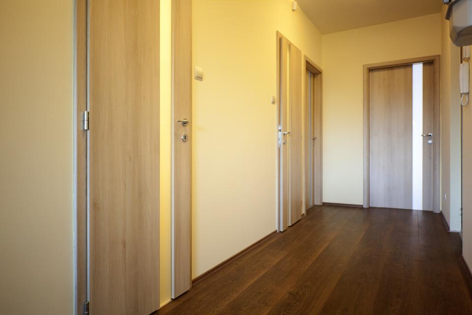 Saint-Quentin ajtóink és laminált padlónk a XI. kerületben | Referencia - Ajtóház