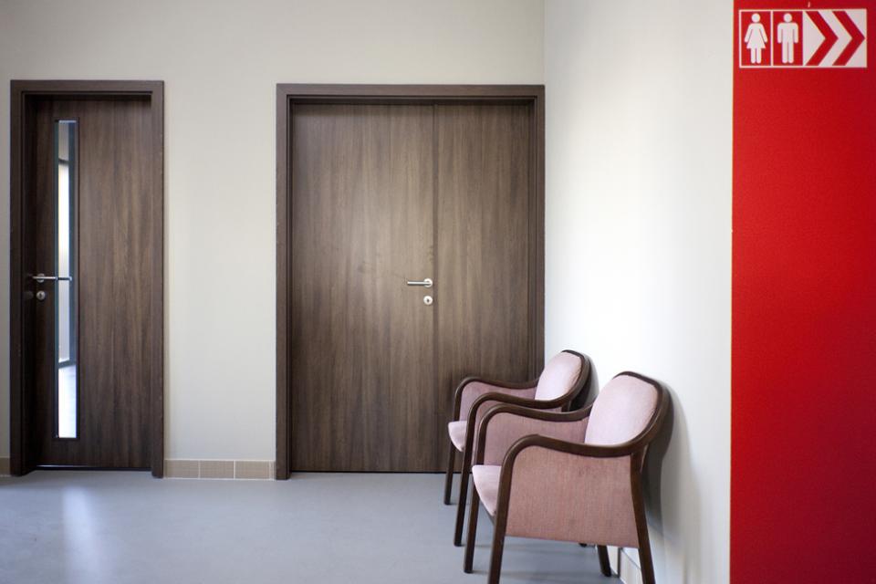 Speciális beltéri ajtóink a Corvin sétányon a Kompót Bisztróban | Referencia - Ajtóház